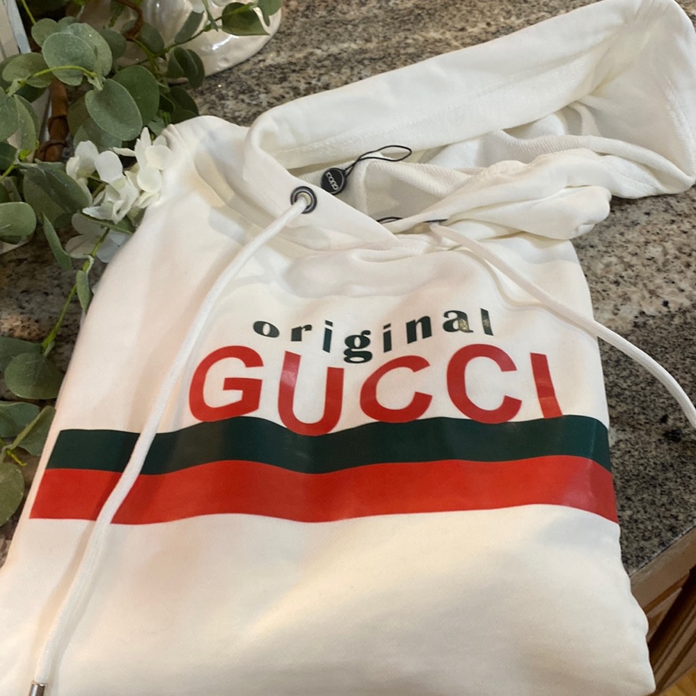 Gifted to me , Not sure if Authentic. Never worn